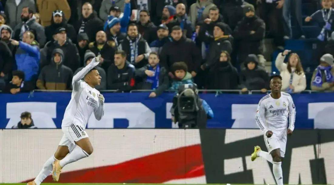 皇家马德里豪取两连胜，晋级半决赛(皇家马德里夺冠阵容)