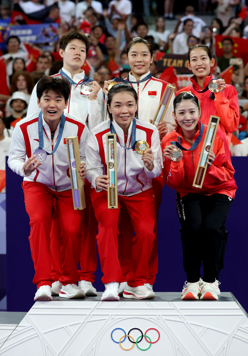 MILANSPORT入口-女足比赛颁奖典礼盛大举行，总冠军接受殊荣(女足奖杯)