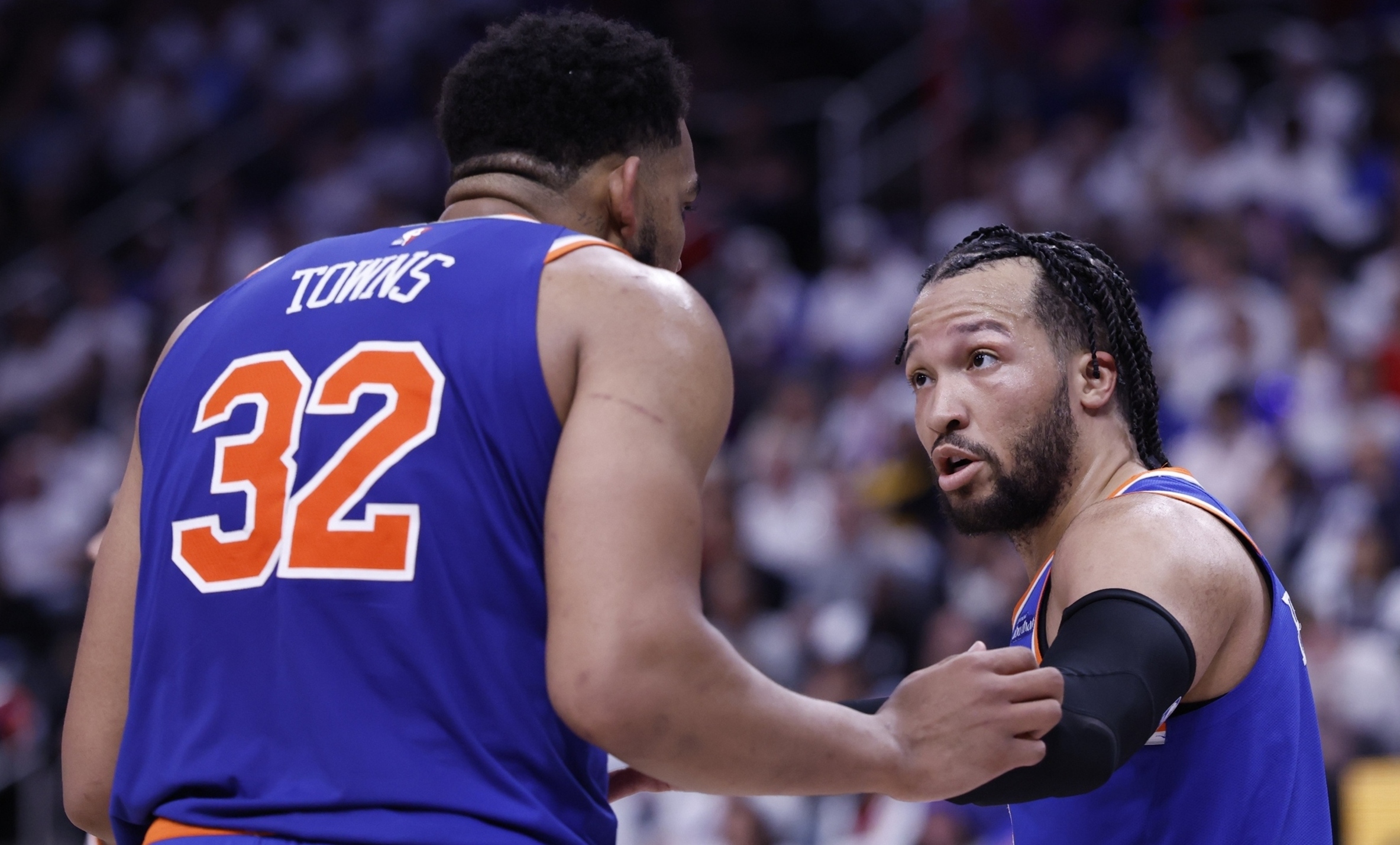 尼克斯三分绝杀骑士，球迷沸腾欢呼，新星独揽全队得分(尼克斯队史首位替补拿下30+并命中5记三分的新秀是谁?)